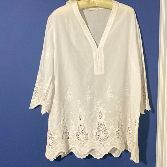White Italian cotton top . - Picture 1 of 4
